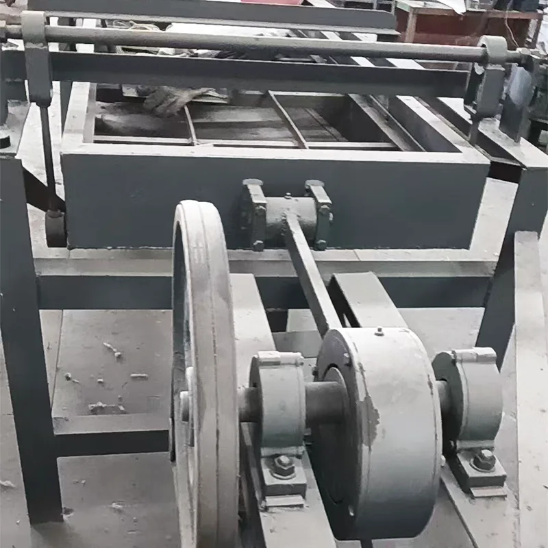 Universal Joint Driven Large-Amplitude Vibrating Screen